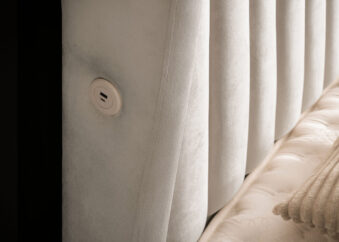 Luxus Boxsprıngbett Saılor ın Picasso Velourstoff Altweiss