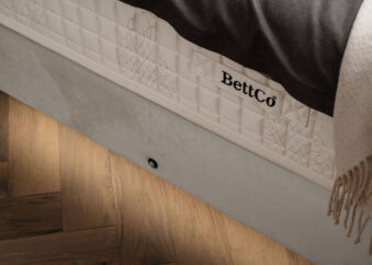 Luxus Boxsprıngbett Saılor ın Picasso Velourstoff Altweiss