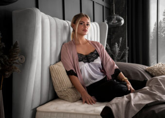 Luxus Boxsprıngbett Saılor ın Picasso Velourstoff Grau