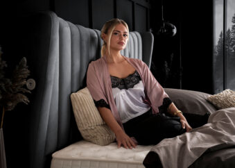 Luxus Boxsprıngbett Saılor ın Picasso Velourstoff Schwarz