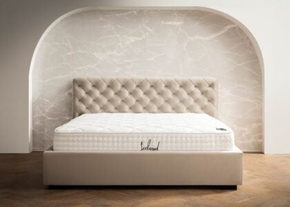 Polsterbett Stella mit Bettkasten in Altweiss Velours