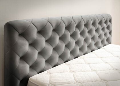 Polsterbett Stella mit Bettkasten in Grau Velours